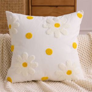 TEMU 1개 데이지 자수 베개 커버, 3D 플러시 플로럴 장식 쿠션 (소파 및 침대용), 크레미 스타일 흰색 노란색 꽃 장식, 단품 판매 (작은 데이지 또는 큰 꽃 옵션), 부드럽고 통기성 좋음, 18X18인치
