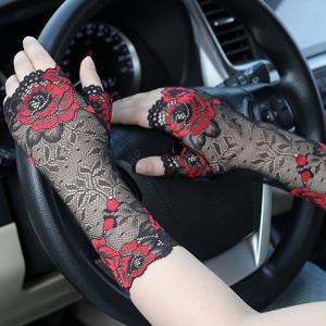 TEMU 세련된 하프 핑거 장갑 한 쌍. 섬세한 레이스와 손가락 개방형 디자인으로 댄스 시에 덮어주기에 완벽하며 여름에 이상적이며 섹시한 신부에게도 추천됩니다.