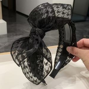 TEMU 보가 달린 시크한 메시 헤어밴드 - 블랙 앤 화이트 기하학적 디자인, 캐주얼 및 포멀한 행사 모두에 적합, 크리스마스 선물로 이상적, 축제 헤어밴드 | 패셔너블한 헤어 액세서리 | 메시 소재