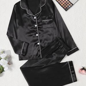 TEMU 여성을 위한 단색 새틴 블랙 캐주얼 잠옷 세트. 반팔 버튼업 상의와 반바지로 구성되어 편안하고 휴식에 적합합니다. 가을, 겨울에 적합하며 외출복으로도 착용 가능합니다.