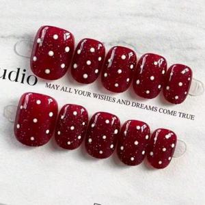 TEMU 빈티지 스타일의 짧은 원형 프레스온 네일 10개 세트. 생생한 색상에 흰색 물방울 무늬와 은은한 글리터 디테일이 특징이며, 축제 행사 및 일상적인 사용에 적합합니다. 발렌타인데이 선물로도 이상적입니다.