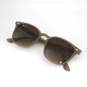 레이밴 선글라스 0RB 4258F 616613 52size 룩소티카코리아정품 레이벤