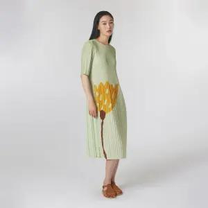 원 포인트 플라워 숏 슬리브 원피스_EPOPM024036