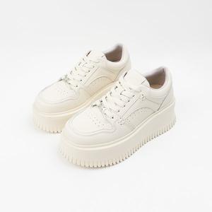 [신난다슈]여성 스니커즈 6cm 키높이 운동화 통굽 레이스업 발편한 쿠션 양가죽 데일리 NAL24760 아이보리