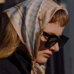 [닥스](센텀시티점)DCSC4E241I3 [SILK100%]베이지 DD패턴 스퀘어 실크스카프