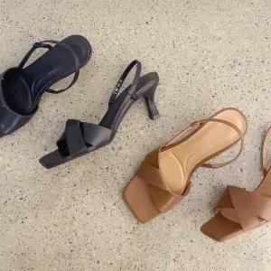 [롯데백화점]소보 키엘리 소가죽 스퀘어 스트랩샌들 6cm