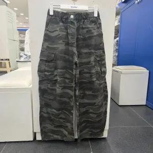 [에꼴리에] 와이드벌룬핏카모바지 26A3256