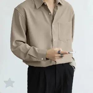 남성 긴소매 셔츠 주름 방지 원단 여유있는 핏 가슴 포켓 디테일 캐주얼 정장
