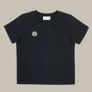 [몽클레르] 몽클레어 키즈 로고 패치 반팔 티셔츠 블랙 146711980