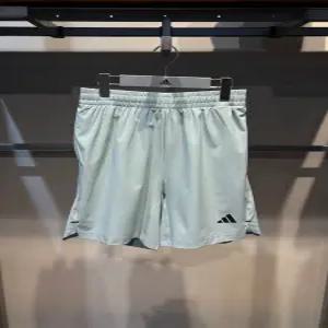 아디다스 D4T 에센셜 쇼츠 (KD0391) Wonder Sage