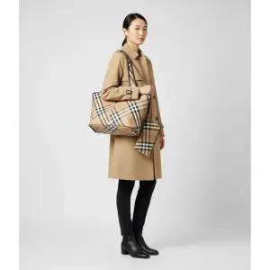 SS25 여성 스몰 체크 토트백 8094685 LL SM EW TOTE CJ1 B9368