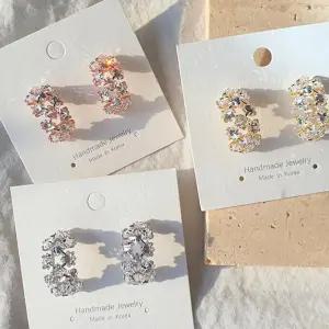 [옷자락]여자 데일리 데이트룩 고급스러운 블링 포인트 귀걸이