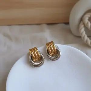 [옷자락]여성 모던 투톤 볼드 포인트 이어링