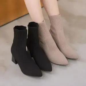 [옷자락]여자 슬림핏 스판 니트 뾰족코 청키굽 앵클부츠