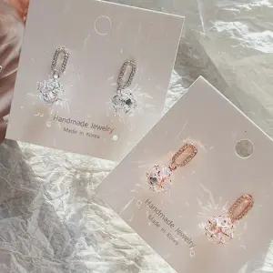 [옷자락]여자 고급스러운 영롱한 지르코니아 크리스탈볼 큐빅 드롭 귀걸이