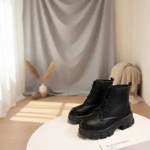 [옷자락]여성 가을겨울 데일리 레더 앵클 워커 통굽 레이스업