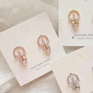 [옷자락]여자 큐빅 지르코니아 꽃 하트 드롭 귀걸이
