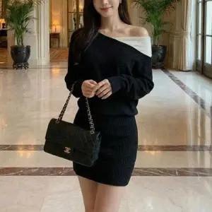 [옷자락]여자 언발 오프숄더 가오리핏 배색 미니 니트