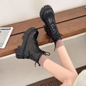 [옷자락]여성 데일리 스트릿 레이스업 통굽 워커 부츠