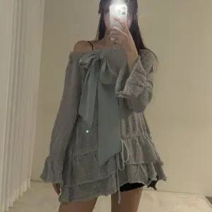 [옷자락]여자 시스루 왕리본 오프숄더 프릴 루즈핏 퍼프 니트