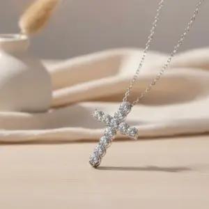 [옷자락]여성용 섬세 큐빅 십자가 목걸이 데일리 액세서리