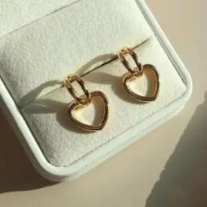 [옷자락]여성 티타늄 침 미니 하트 드롭 귀걸이