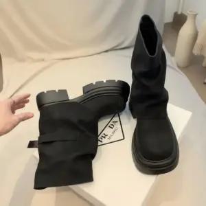 [옷자락]여성용 데일리 스웨이드 와이드 통굽 미들 부츠