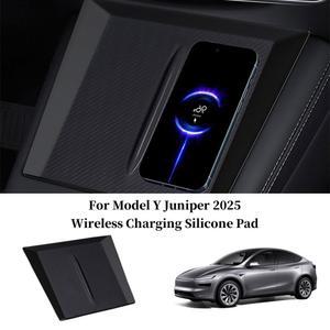 Model Y Juniper 센터 콘솔 무선 충전 실리콘 매트 자동차 전화 미끄럼 방지 보호대 패드 액세서리