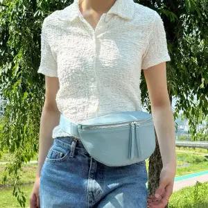 [셀러에이드]깔끔한디자인 인조피혁 힙색 슬링백 크로스백 보조가방