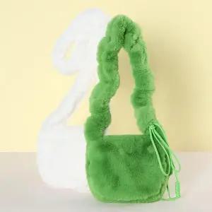 [셀러에이드]부드러운 페이크퍼 여성 겨울가방 크로스백 숄더백 데일리백