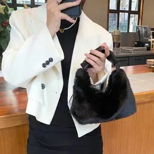 [셀러에이드]여성 겨울가방 페이크퍼 토트백 미니백 크로스백 페이크퍼가방