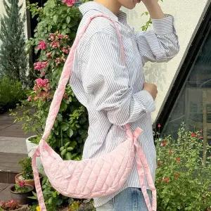 [셀러에이드]가벼운 여성 퀼팅 캐주얼 크로스백 숄더백 반달가방 패션가방