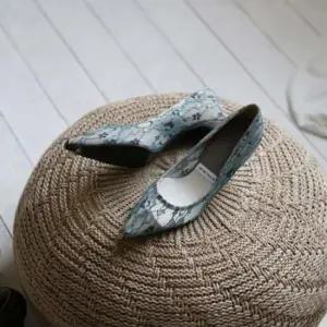 발편한 국내제작 뾰족코 망사 매쉬 자수 미들굽 여성구두Y