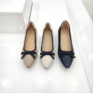 [탠디]by미셸 x24203 소가죽 소재 4cm굽 앞 장식 여성 펌프스 구두 cc7_CC