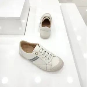 [탠디]by미셸 x24208 소가죽 소재 2cm굽 자수패턴 여성 밴딩끈 스니커즈 cc3_CC