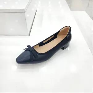 [탠디]by미셸 x24203 소가죽 소재 4cm굽 앞 장식 여성 펌프스 구두 cc4_CC