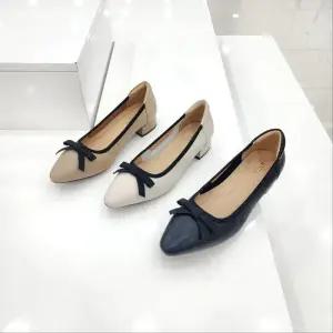 [탠디]by미셸 x24203 소가죽 소재 4cm굽 앞 장식 여성 펌프스 구두 cc1_CC