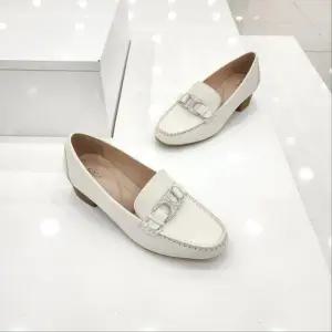 [탠디]by미셸 x24002 소가죽 소재 4cm굽 앞 장식 여성 로퍼 cc1_CC