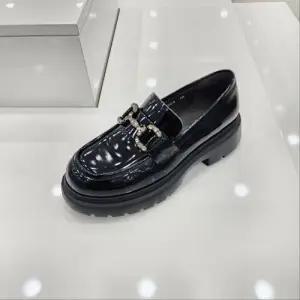 [탠디]by미셸 x23219 소가죽소재 5cm굽 앞 장식 여성 키높이 로퍼 cc4_CC