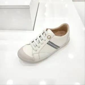 [탠디]by미셸 x24208 소가죽 소재 2cm굽 자수패턴 여성 밴딩끈 스니커즈 cc2_CC