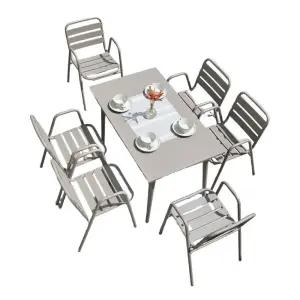 철제 야외 테이블 의자 세트 카페 분위기 정원 테라스