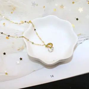 [셀러에이드]D펜던트 써지컬목걸이 여성스러운 빛반사 체인줄