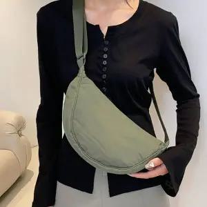 [셀러에이드]10칼라 반달 미니 슬링백 여성 가방 작은 크로스백 여
