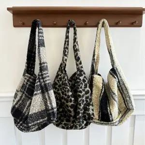 [셀러에이드]레오파드 체크 울 숄더백 가을 가방 여성 여자 대용량