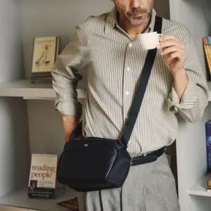 [닥스](센텀시티점)DBBA6E856BK 블랙 로고장식 가죽 크로스백