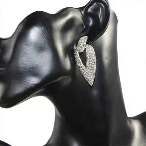 큐빅 화살촉 패션 귀걸이