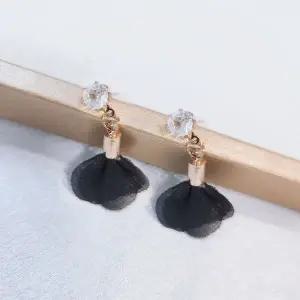 늘어진 꽃 귀걸이