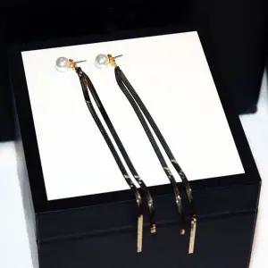 진주 데일리 글로리너스 롱 귀걸이-골드