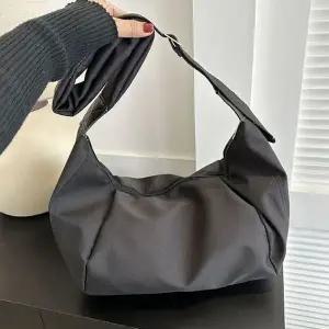 남성 여성 패션 크로스백 데일리 반달가방 호보백