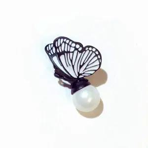 [콩심팥심]데일리 패션 나비 진주 모던 큐빅 브로치